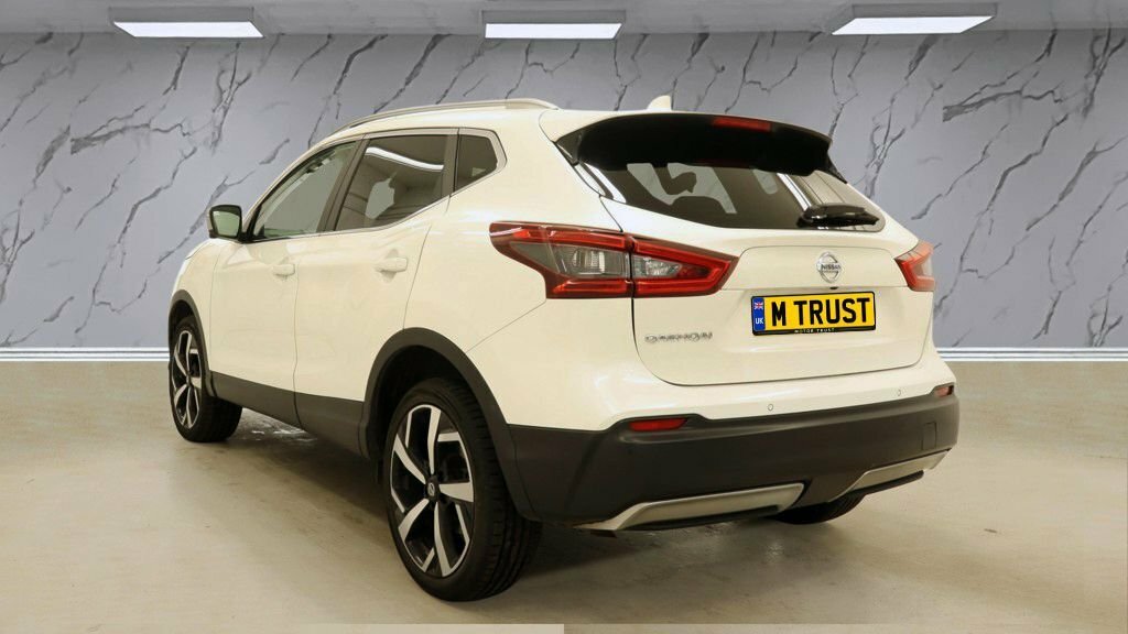 Nissan Qashqai 1.3L Tekna DT68KHK White #3