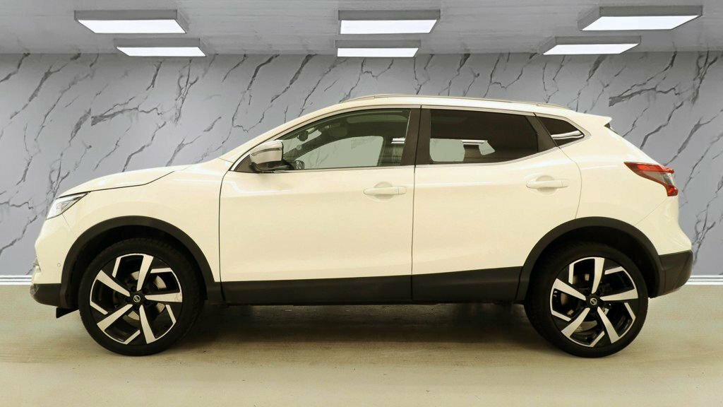 Nissan Qashqai 1.3L Tekna DT68KHK White #6