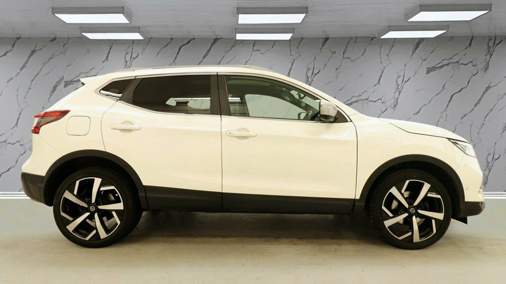 Nissan Qashqai 1.3L Tekna DT68KHK White #5