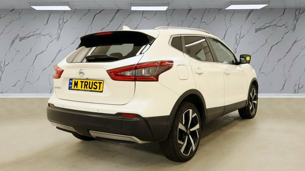 Nissan Qashqai 1.3L Tekna DT68KHK White #4