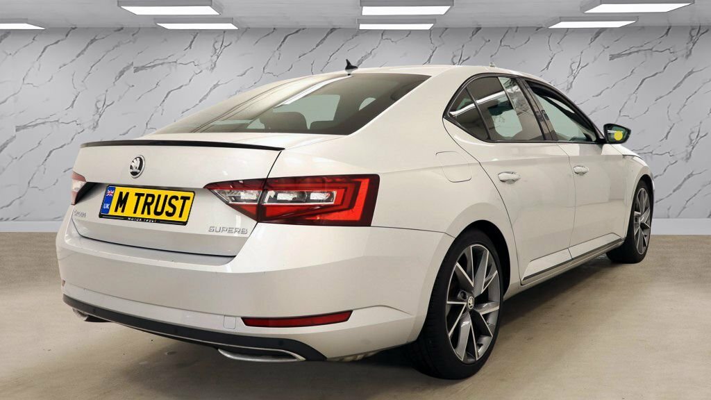 Skoda Superb 1.5L Sportline Silver #4
