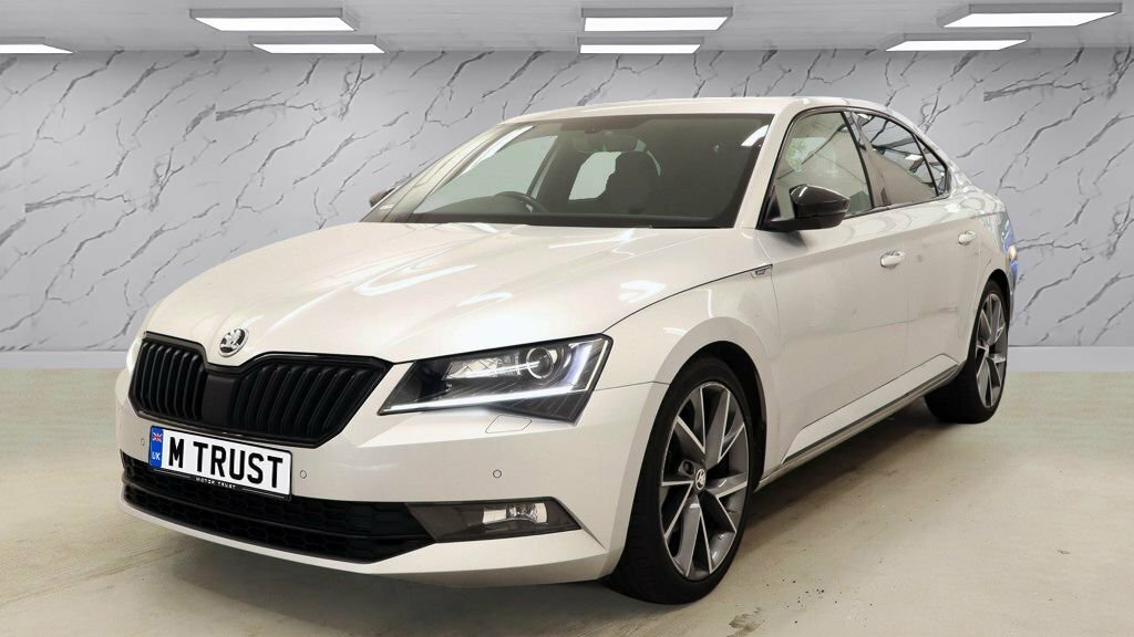 Skoda Superb 1.5L Sportline Silver #2