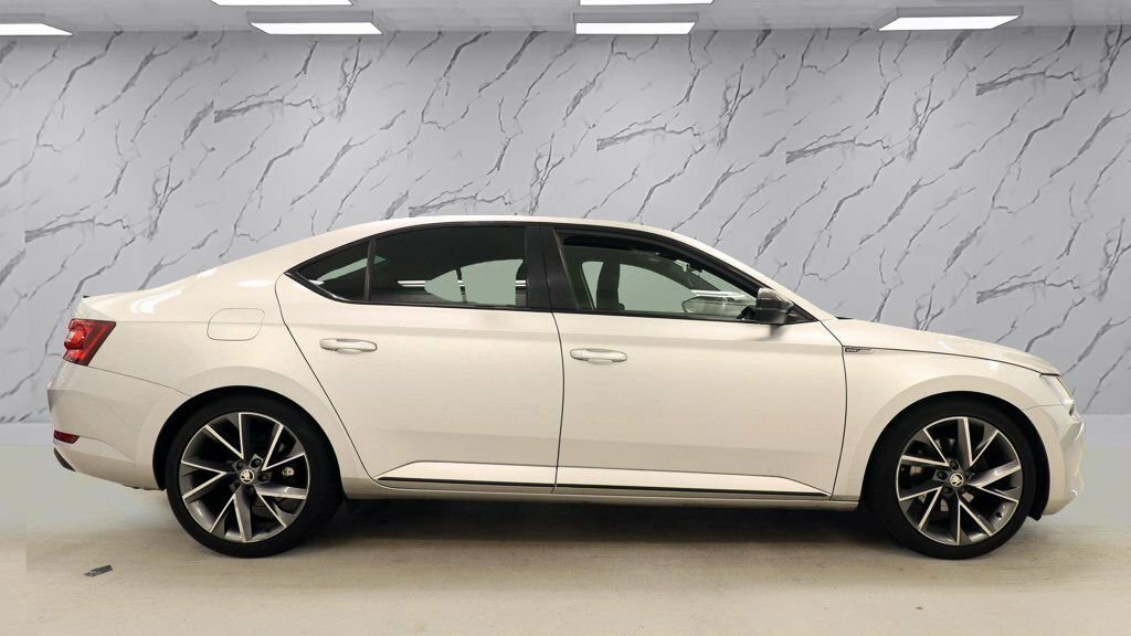 Skoda Superb 1.5L Sportline Silver #5
