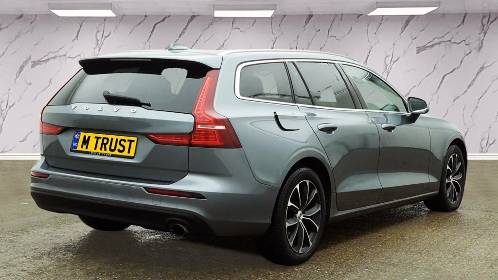 Volvo V60 2L Momentum YW19CZF Grey #4