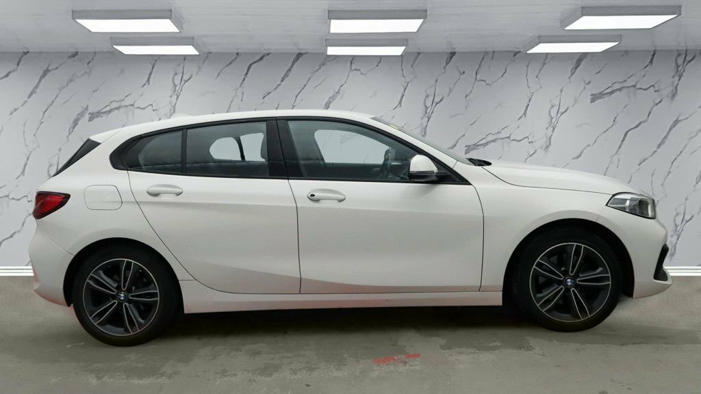 BMW 1 Series 1.5L Sport YE70FVZ White #5