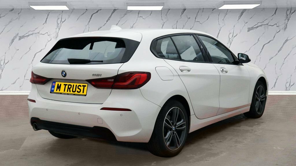 BMW 1 Series 1.5L Sport YE70FVZ White #4