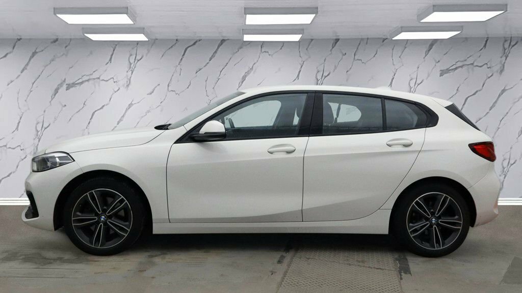 BMW 1 Series 1.5L Sport YE70FVZ White #6