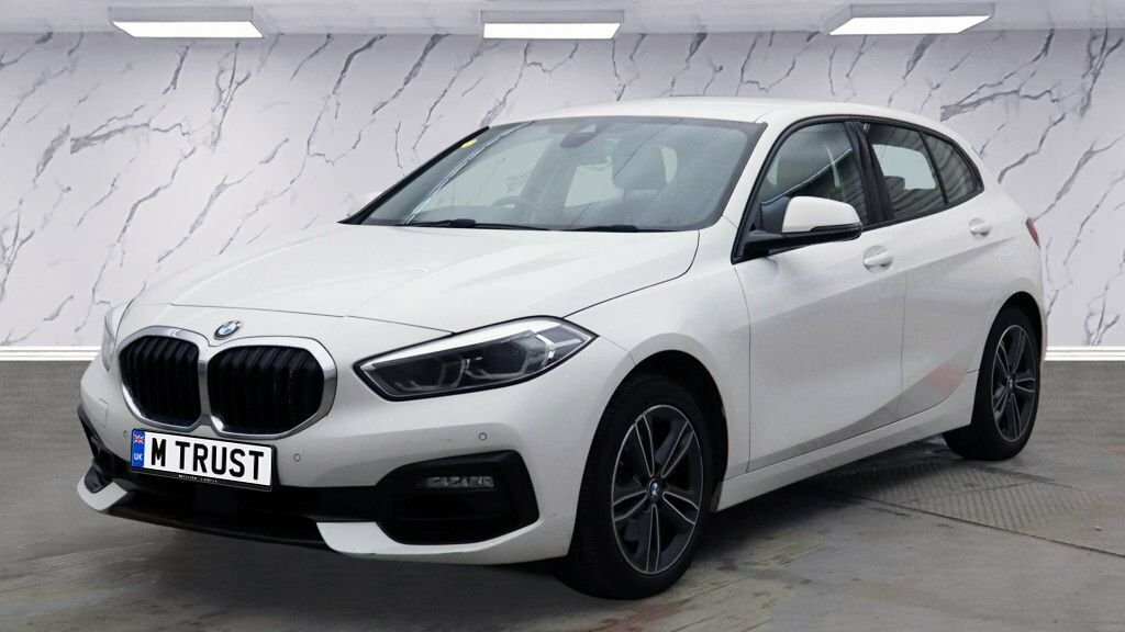 BMW 1 Series 1.5L Sport YE70FVZ White #2