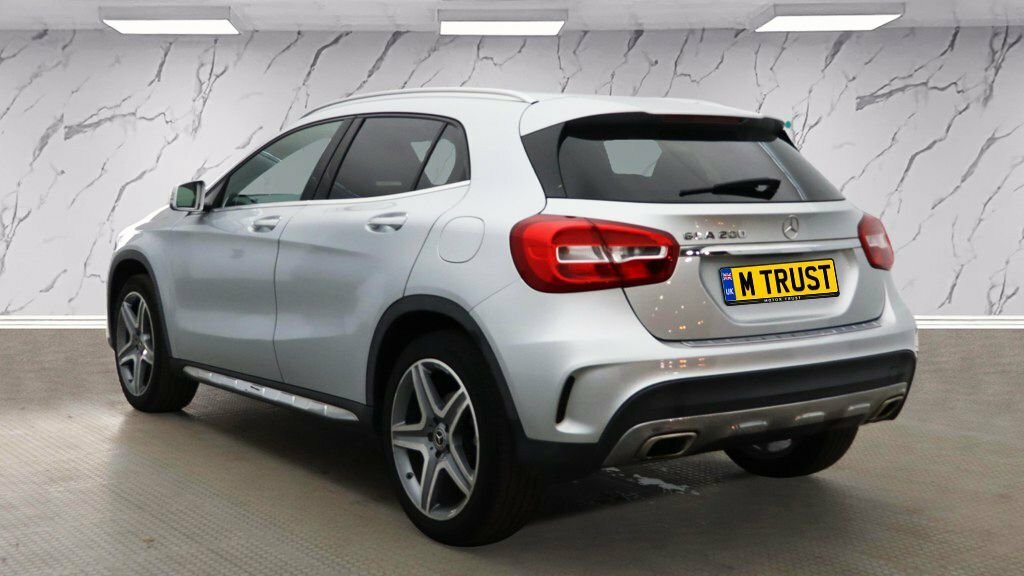 Mercedes-Benz GLA Class 1.6L Amg Line Silver #3