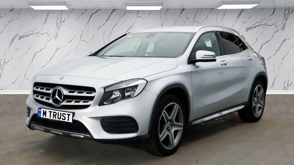 Mercedes-Benz GLA Class 1.6L Amg Line Silver #2