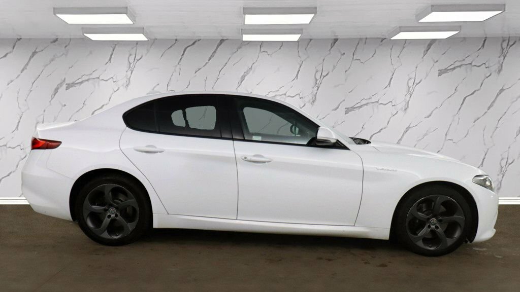 Alfa Romeo Giulia 2L Veloce YN69GJE White #5
