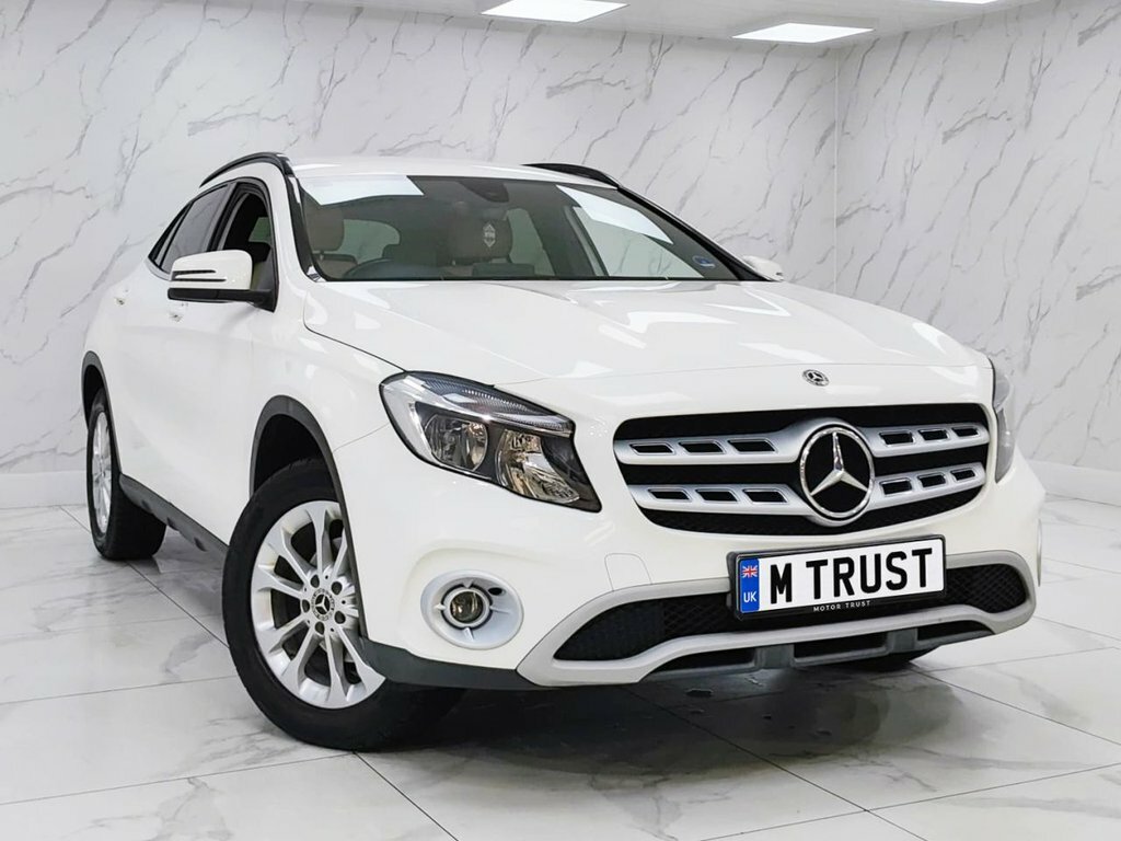 Mercedes-Benz GLA Class 1.6L Se White #4