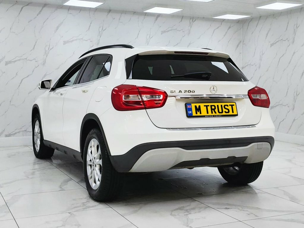 Mercedes-Benz GLA Class 1.6L Se White #6
