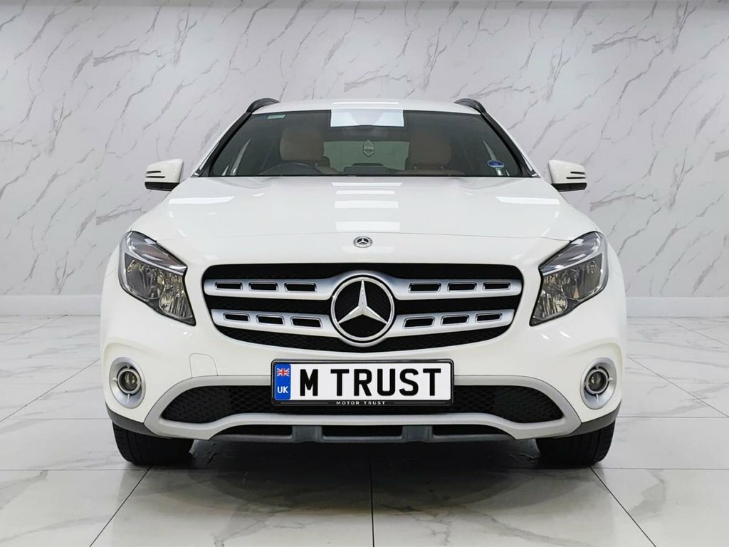 Mercedes-Benz GLA Class 1.6L Se White #3