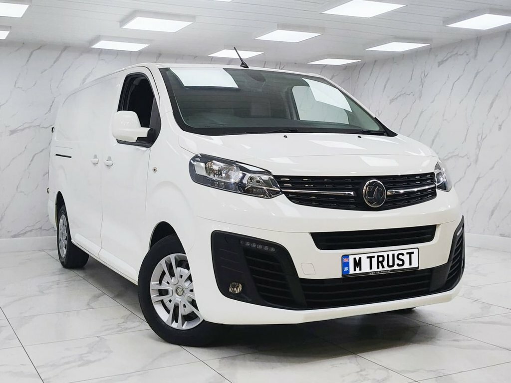 Vauxhall Vivaro 1.5L Sportive DY21ZHU White #4