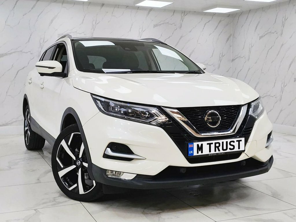 Nissan Qashqai 1.2L Tekna MF68JXK White #4