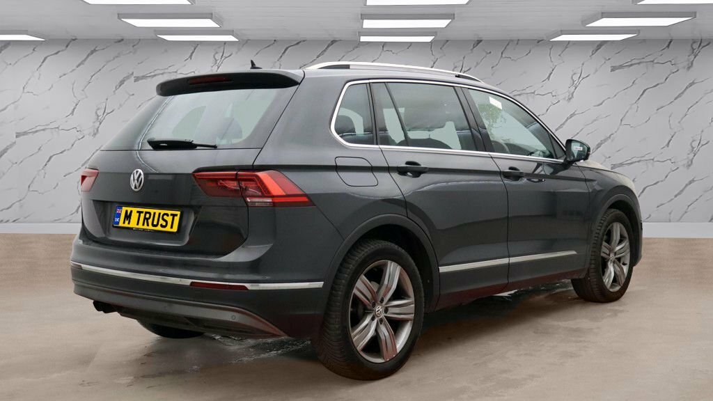 Volkswagen Tiguan 1.5L Sel YN19DPP Grey #4