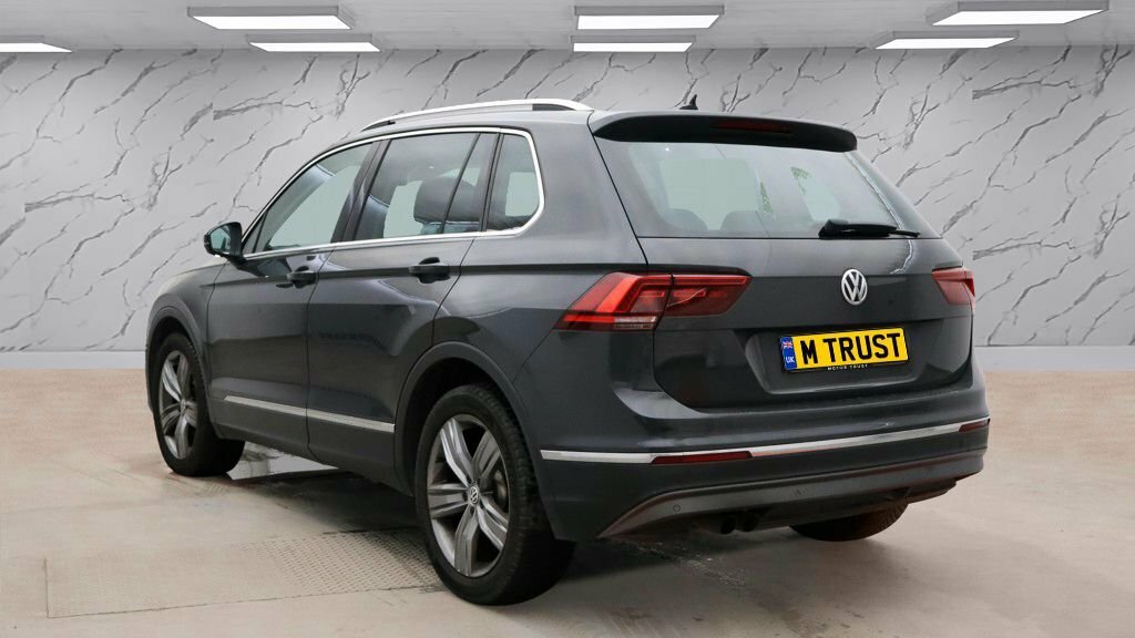 Volkswagen Tiguan 1.5L Sel YN19DPP Grey #3