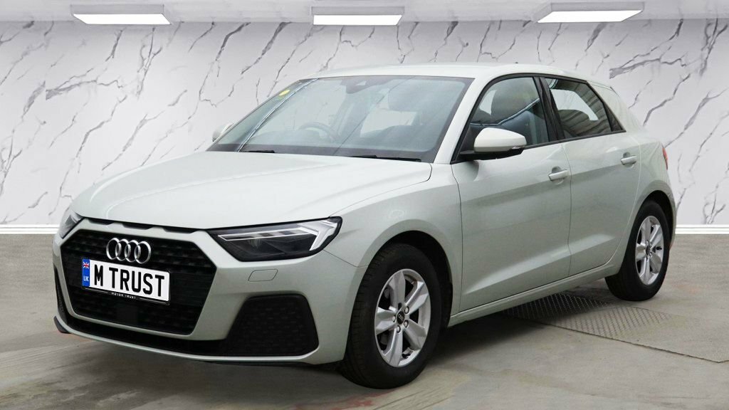 Audi A1 1L Technik YH73SWY Silver #2