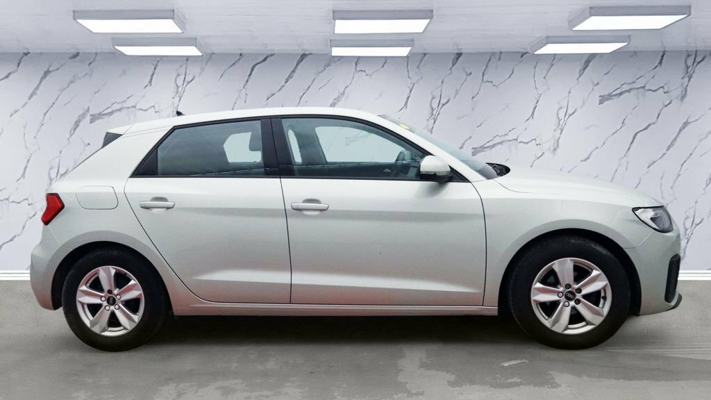 Audi A1 1L Technik YH73SWY Silver #5