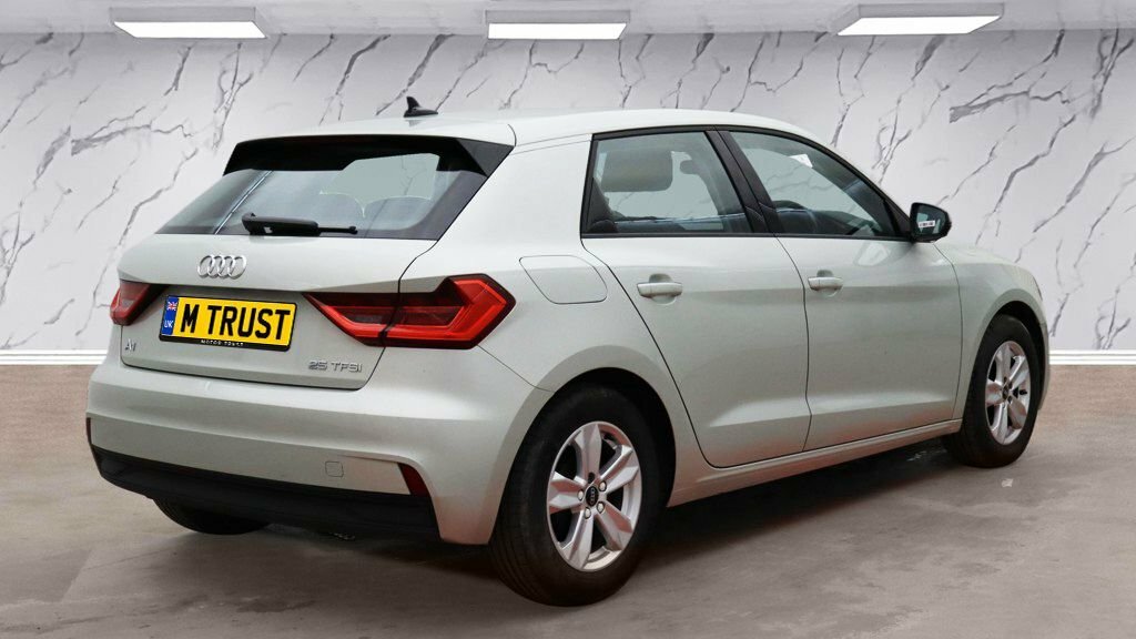 Audi A1 1L Technik YH73SWY Silver #4