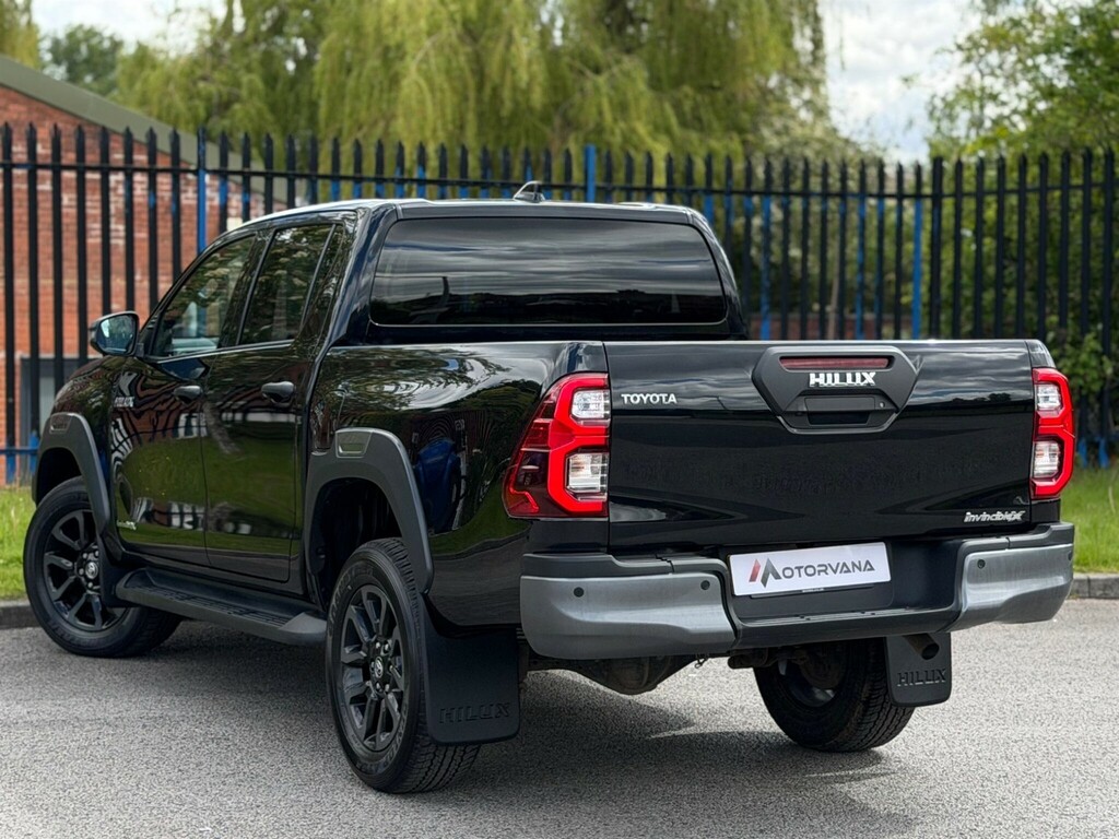 Toyota HILUX 2.8 D-4d Invincible X 4Wd Euro 6 Ss HF23YJT Black #4