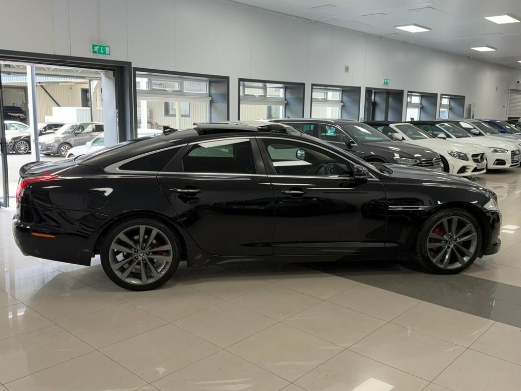 Jaguar XJ 3L Portfolio AY64TZW Black #2