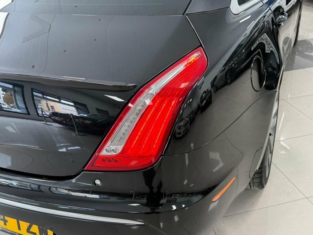 Jaguar XJ 3L Portfolio AY64TZW Black #5