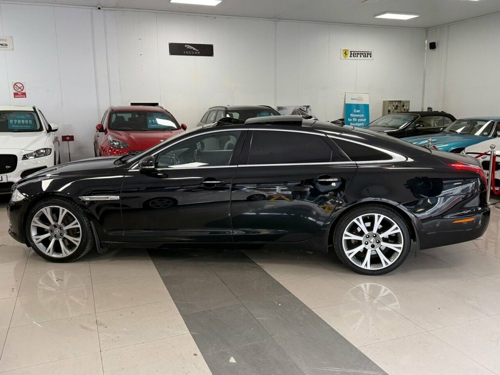 Jaguar XJ 3L Portfolio Black #4
