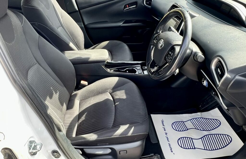 Toyota Prius Hatchback Grey #3