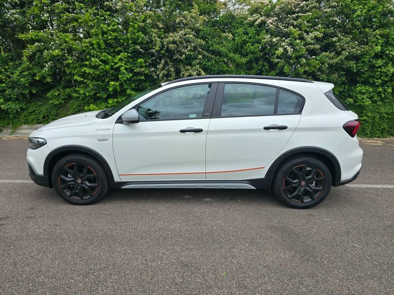 Fiat Tipo 1.5 Hybrid 48V Cross Garmin Ddct White #4