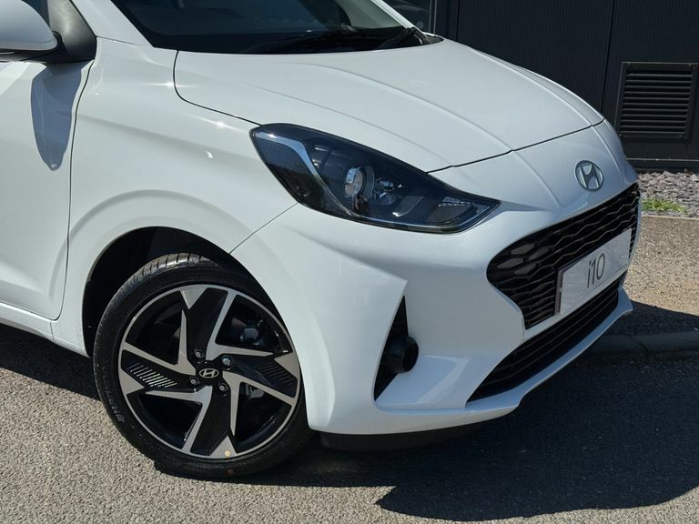 Hyundai I10 1.2 79 Premium Nav White #2
