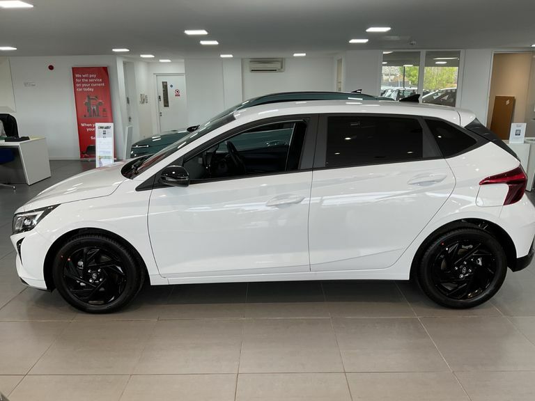 Hyundai I20 1.0T Gdi 90 Black Line Dct White #4