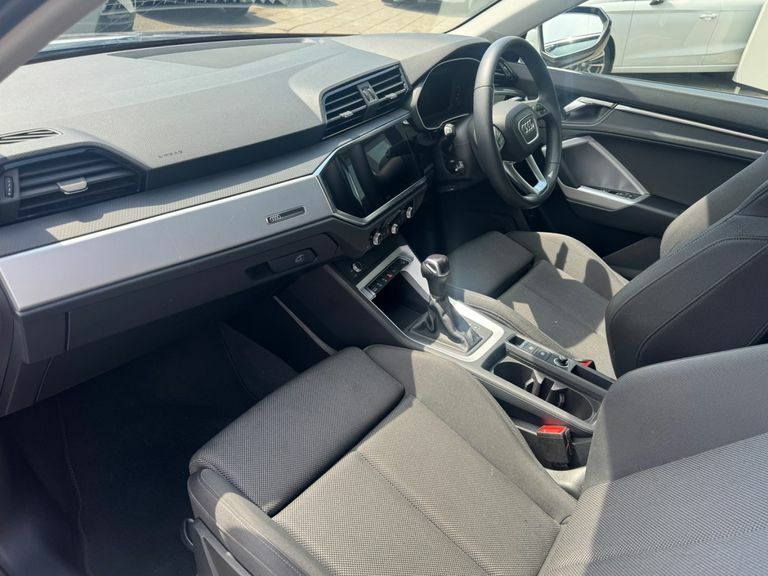 Audi Q3 35 Tfsi Sport S Tronic KW72CEA Blue #2