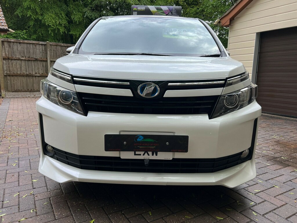 Toyota Voxy Zs 1.8 Hybrid #12