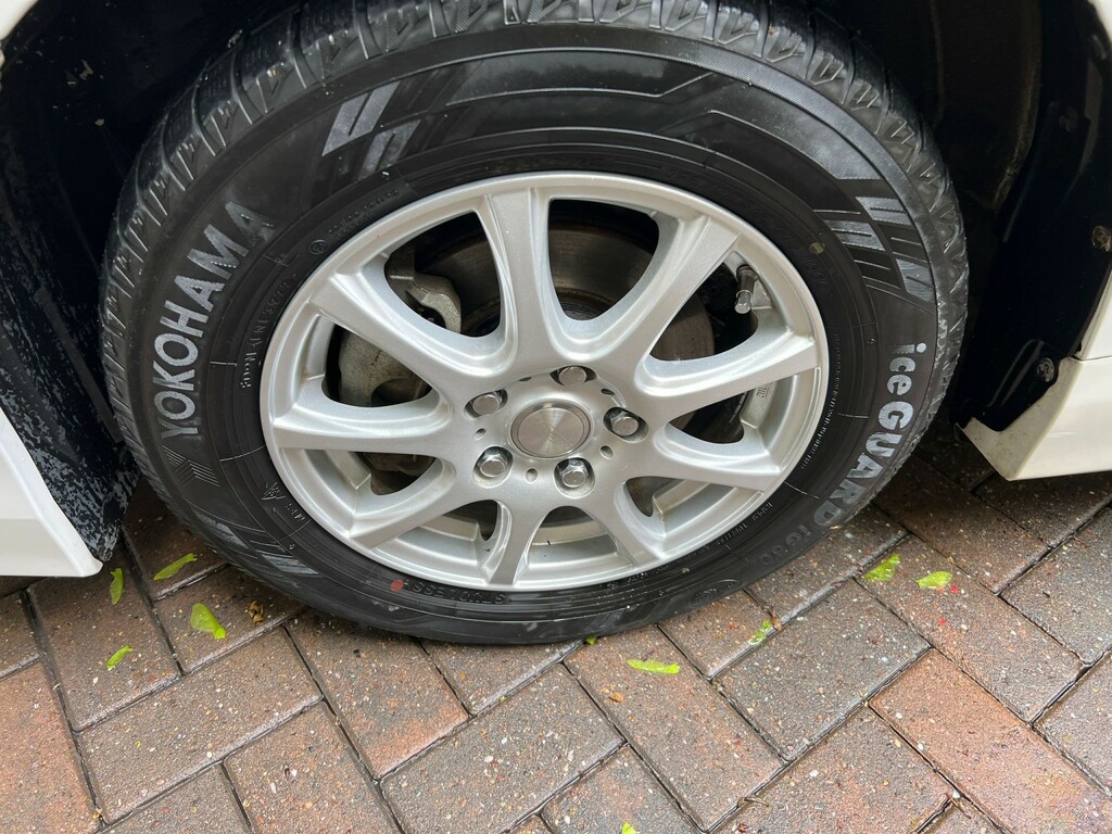Toyota Voxy Zs 1.8 Hybrid #31