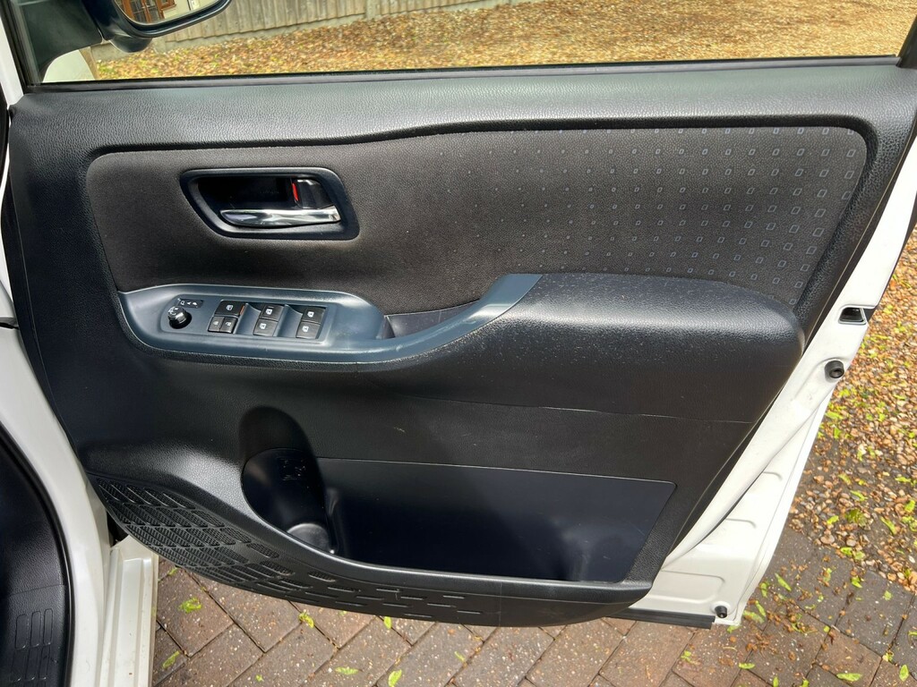 Toyota Voxy Zs 1.8 Hybrid #28
