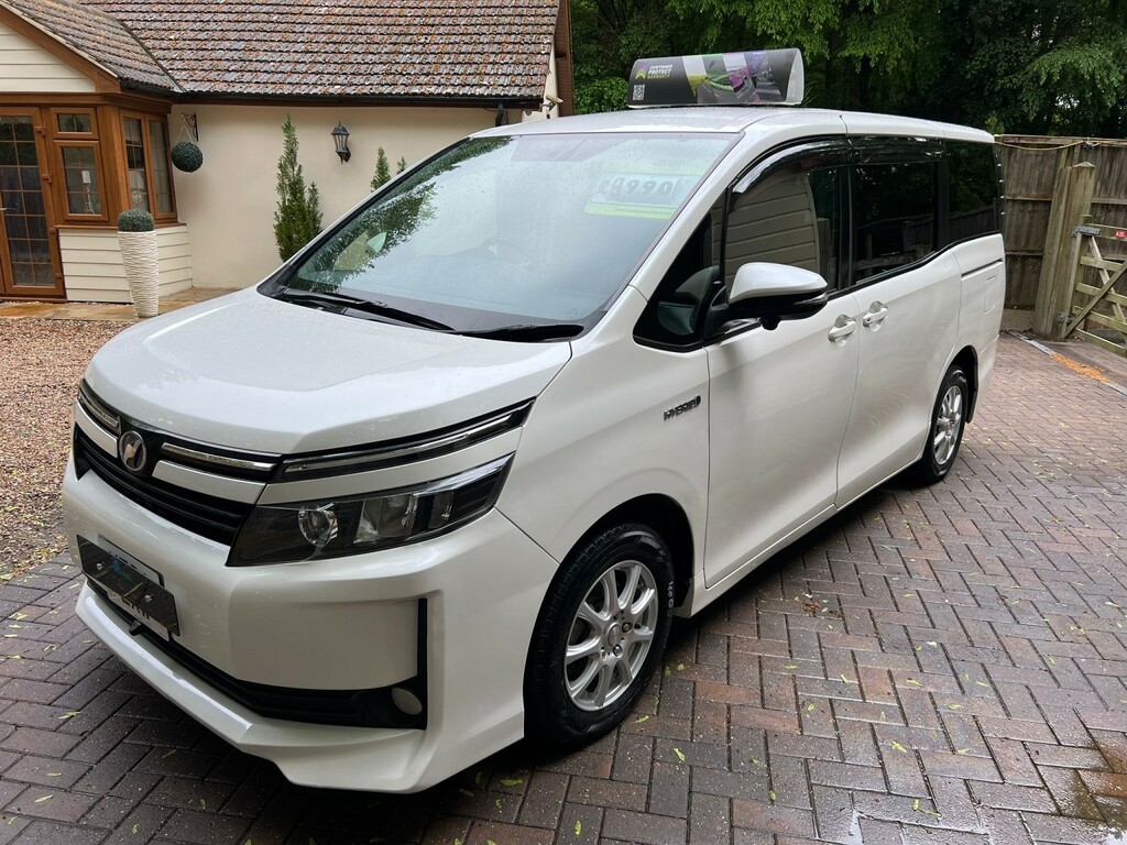 Toyota Voxy 1.8 Hybrid Synergy Drive 7 Seater White #3