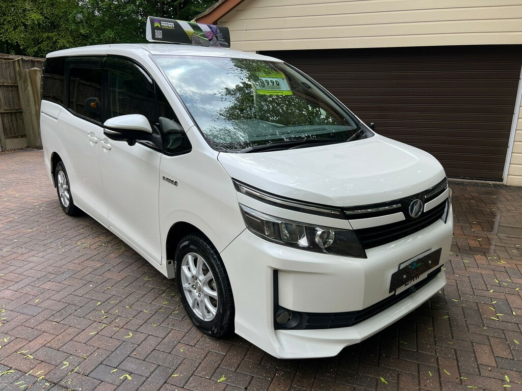 Toyota Voxy Zs 1.8 Hybrid #11