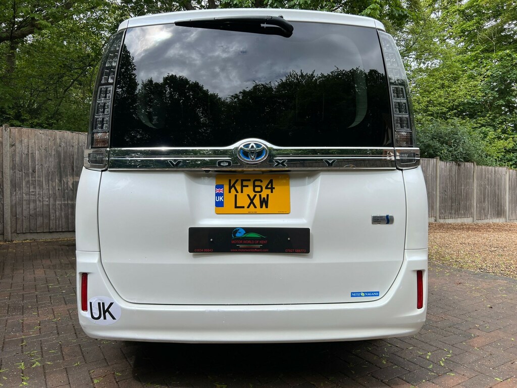 Toyota Voxy Zs 1.8 Hybrid #13
