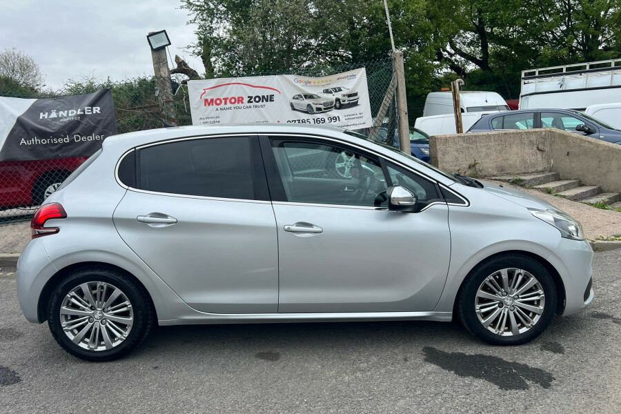 Peugeot 208 Diesel KV65OHC Grey #4