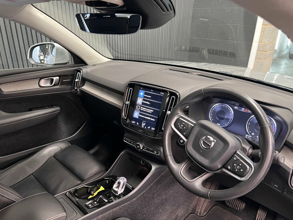 Volvo XC40 2.0 D4 Inscription Pro Suv Awd Eur YA68OET Silver #2