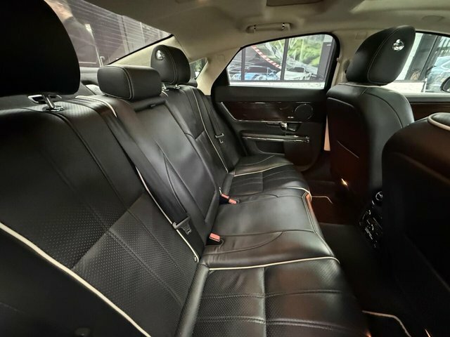 Jaguar XJ 3.0D V6 Portfolio Saloon Euro 5 S Silver #4