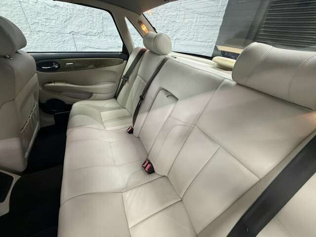 Jaguar XJ Saloon 4.0 Black #27