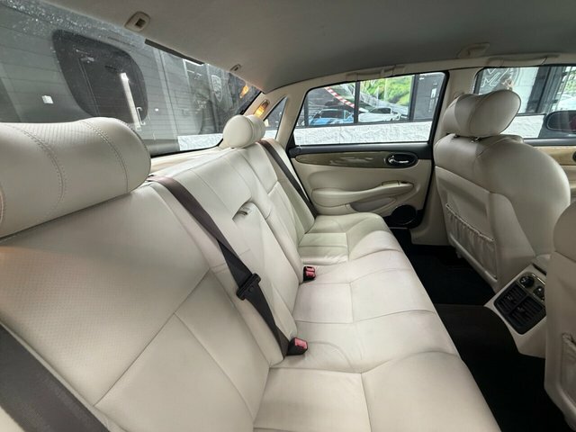 Jaguar XJ Saloon 4.0 Black #14