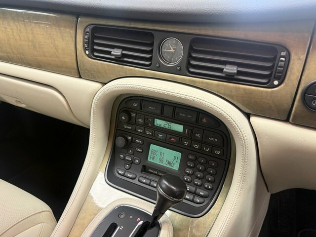 Jaguar XJ Saloon 4.0 Black #21