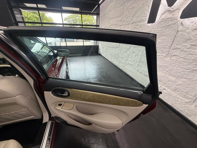 Jaguar XJ Saloon 4.0 Black #26
