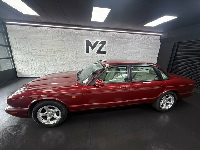 Jaguar XJ Saloon 4.0 Black #17