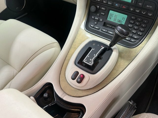 Jaguar XJ Saloon 4.0 Black #20
