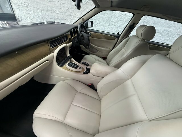 Jaguar XJ Saloon 4.0 Black #31